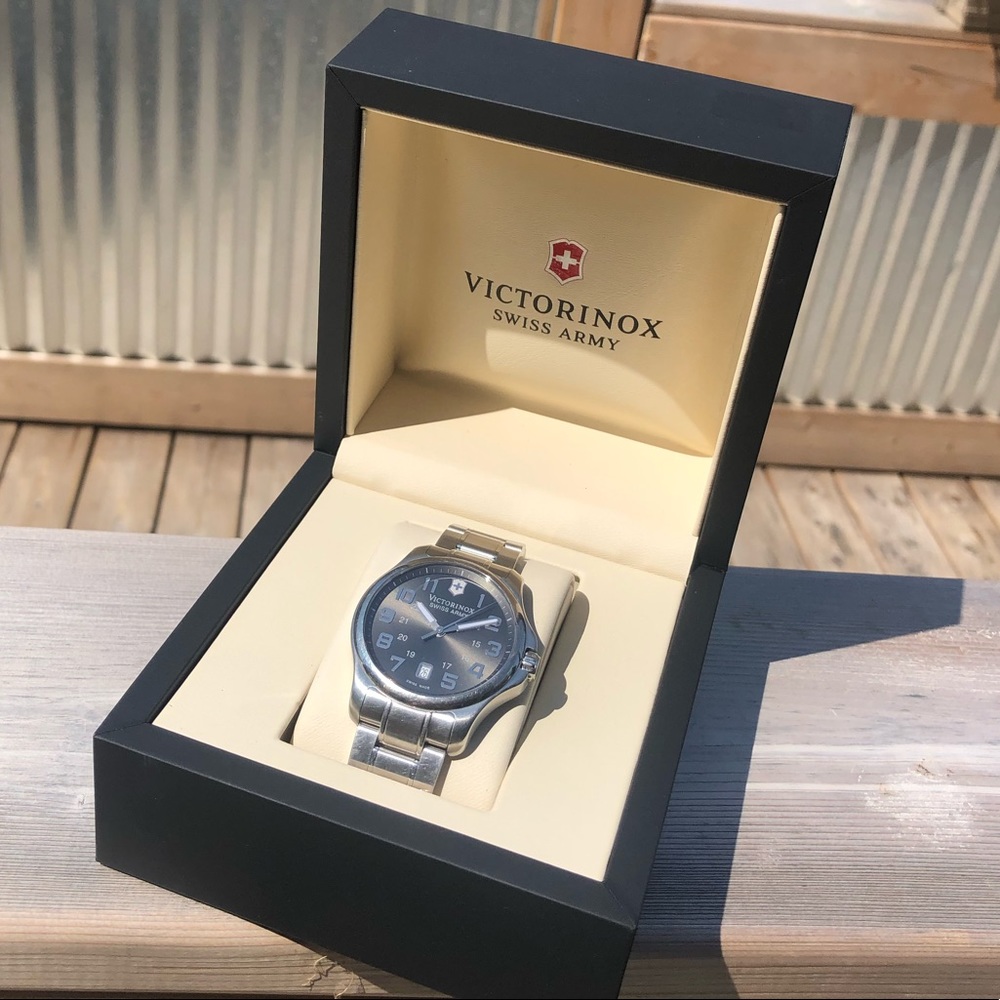 Victorinox Officer Watch - Picture 2 of 4
